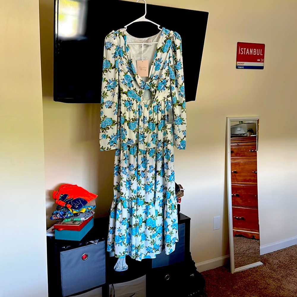 Beautiful dress flower pattern - Picture 1 of 2